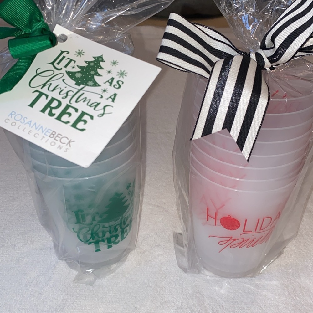 NWT Holiday Christmas 16-ounce frosted plastic cups (two sets of 8, 16 total)